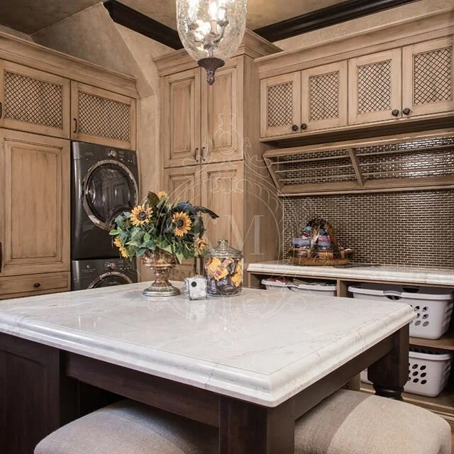 Dreaming of being quarantined in this space🤩#kmdesigns #smartsolutions #laundryroom #storagesolutions #crafting #customcabinetrydesign