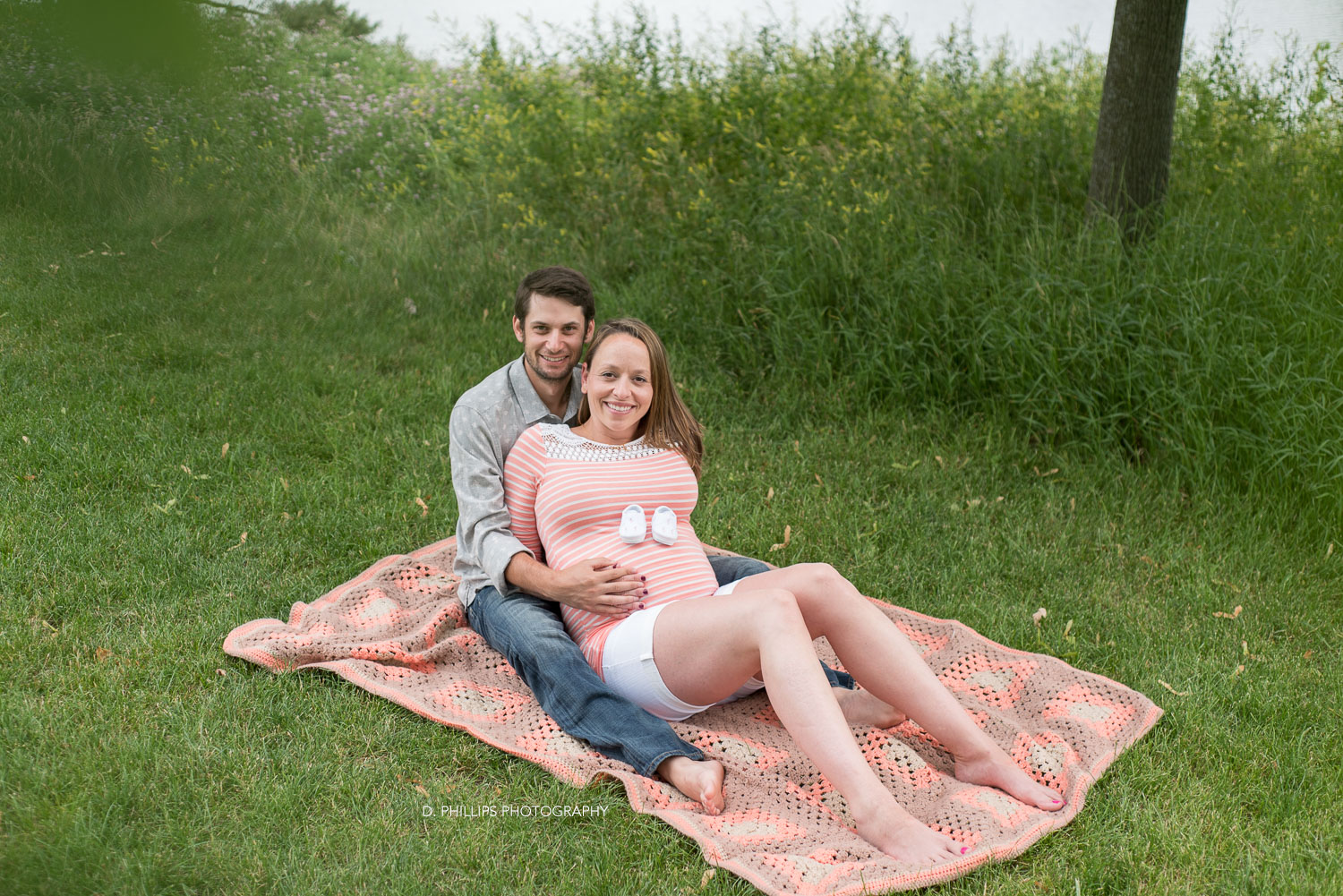 Outdoor natural light maternity family photography | D. Phillips Photography, Clarksville Tennessee