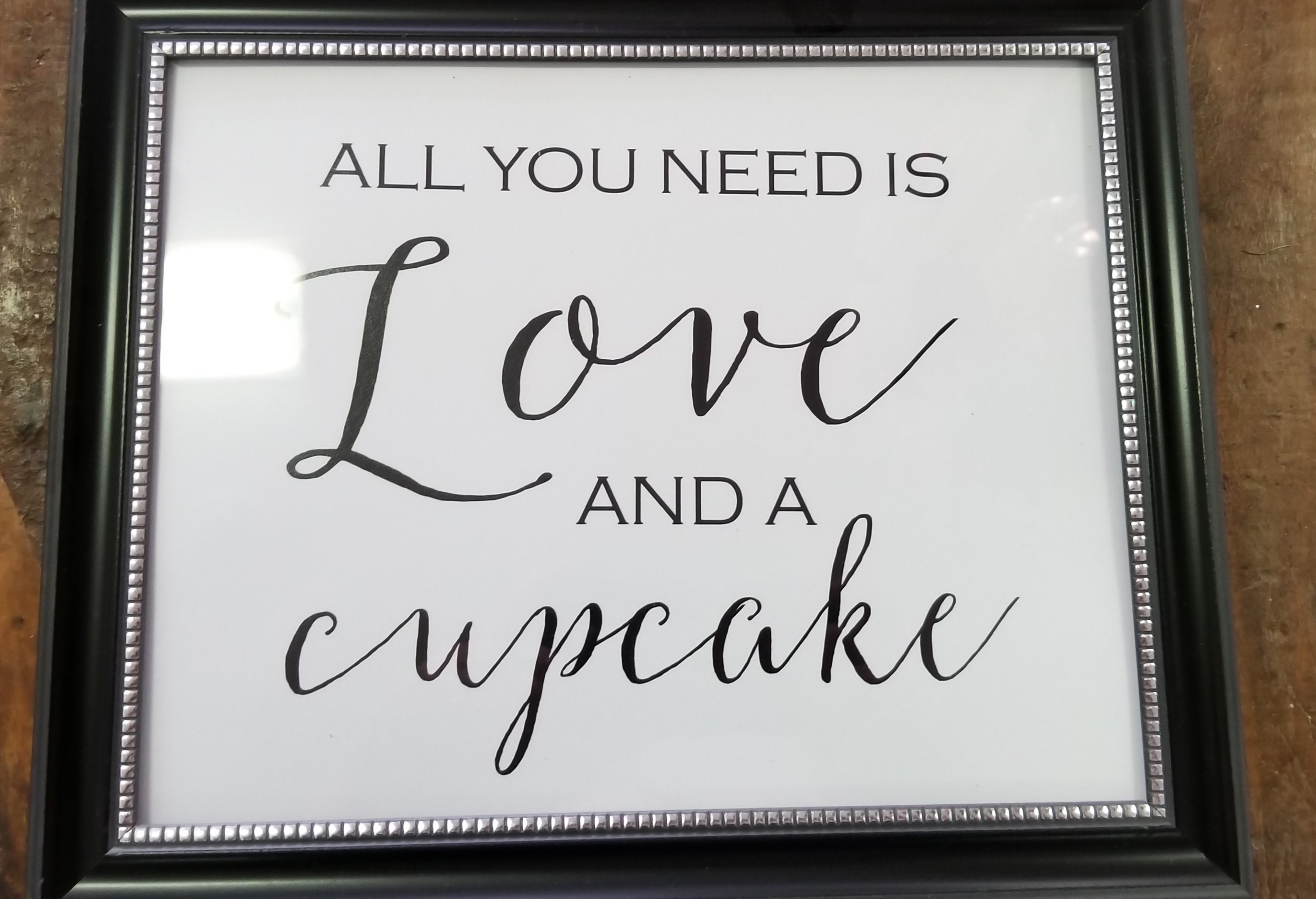 Sign : "Love & A Cupcake"