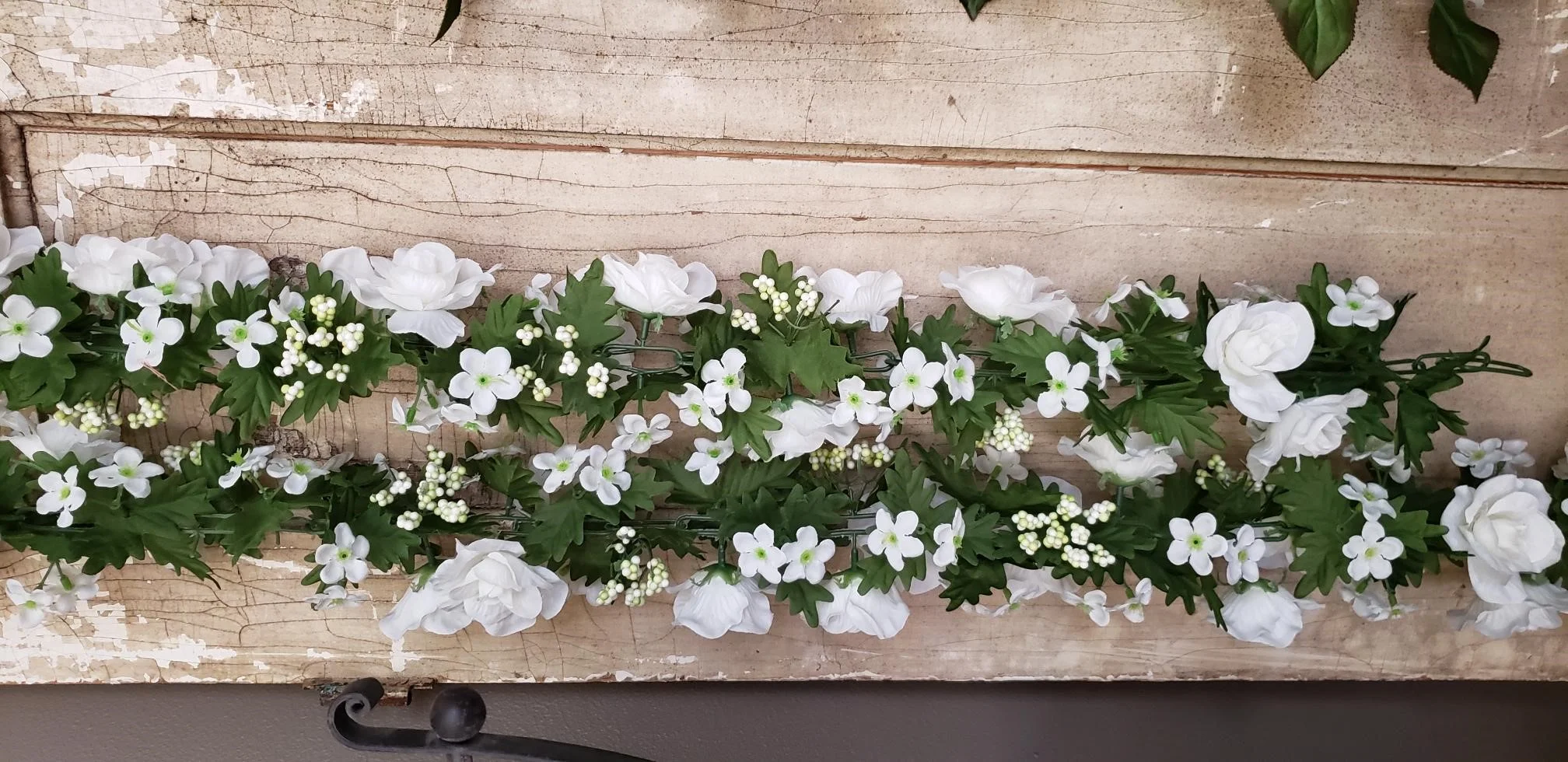 Garland: White Rose Chain