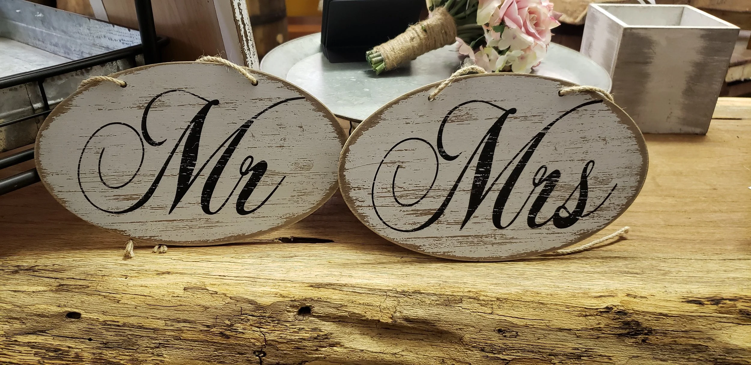 Hanging MR &amp; MRS Sign Set 
