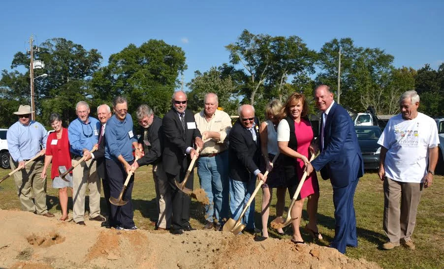 {Photo above: Mike Adkinson, Carlene Anderson, Bill Chapman, Alan Wood; Allen McGinnis, Bob Campbell, Tom Cooper, Terry Jones, Art Miller, Julie Hurst, Tammy & Jim Pierce and Bill Fletcher.}