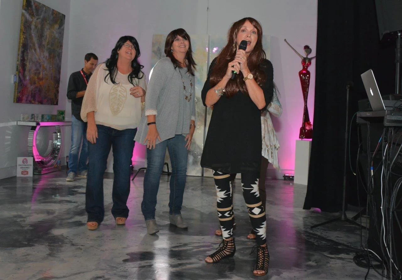 Karoake at Wiggin' Out 2016-5.jpg