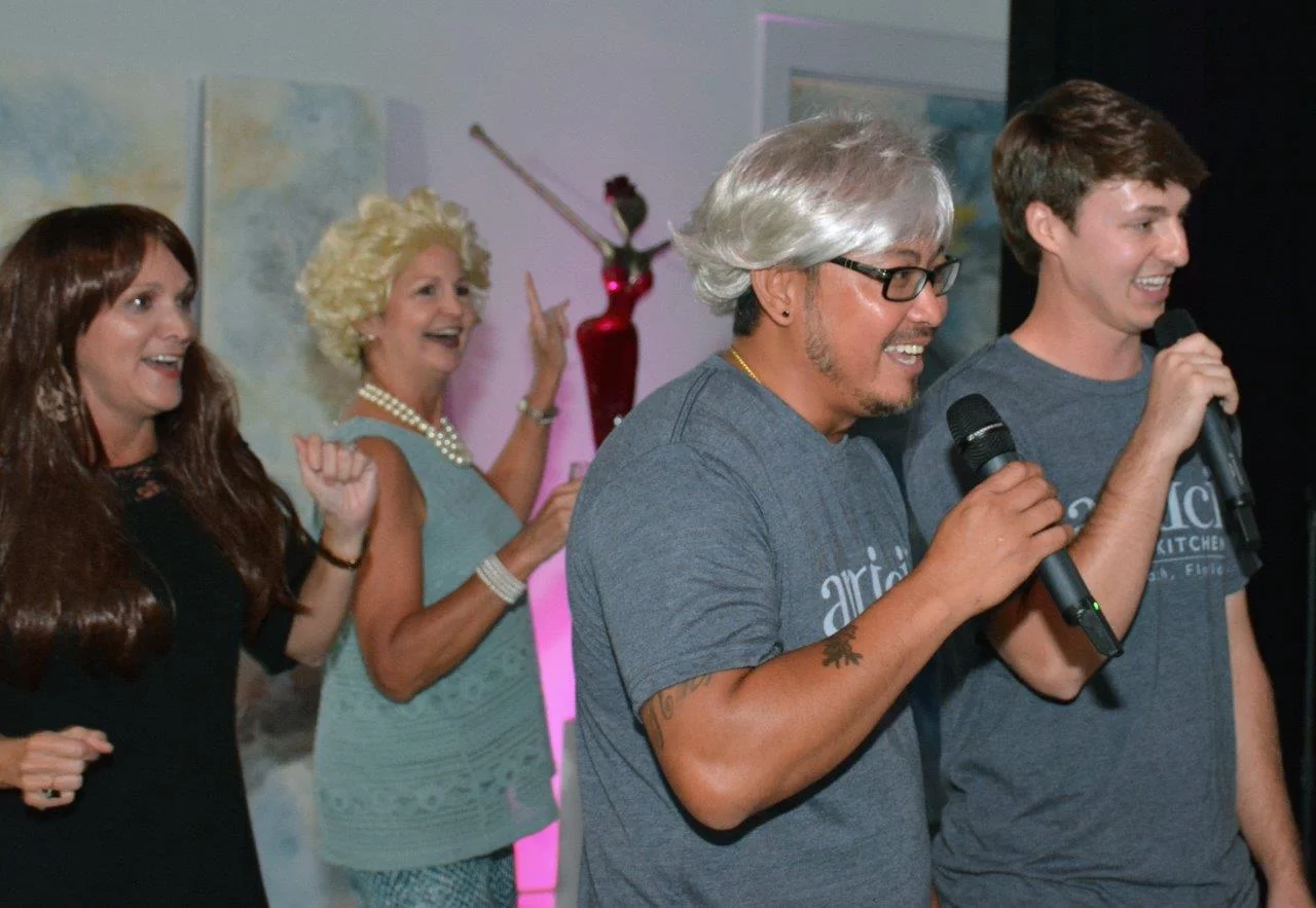 Karoake at Wiggin' Out 2016-8.jpg