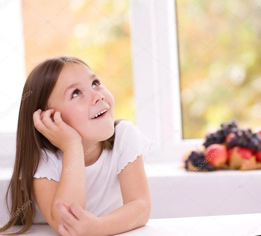 270418  depositphotos_39159173-stock-photo-little-girl-is-daydreaming.jpg