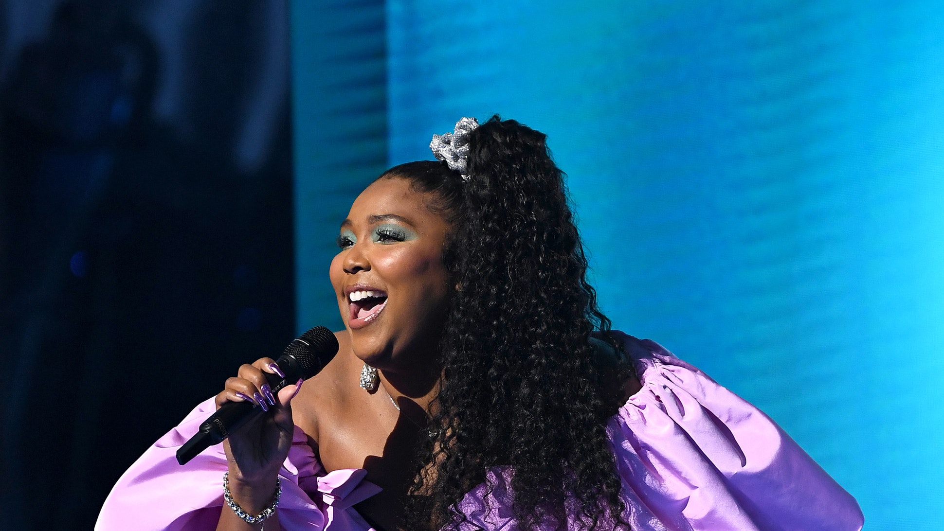 b34c2ea2-8515-4fb8-a5cb-1917b7e60283-lizzo-x-scunci.jpeg