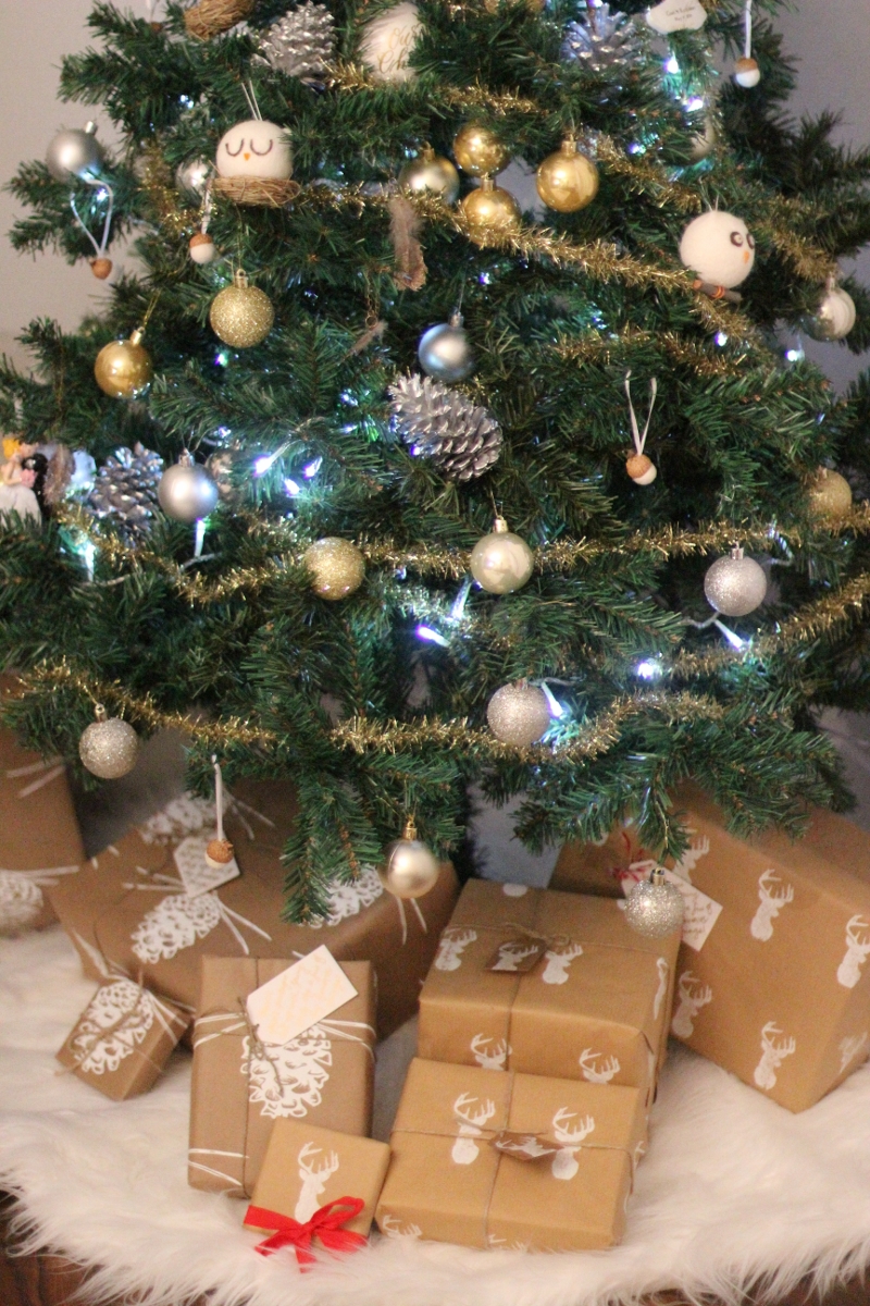 I wanted to go for a fresh feel with my Christmas decorations! I opted for colors in gold, white, silver, and champagne.// Christmas Tree Pine Cone Wrapping Paper // Reindeer Wrapping Paper