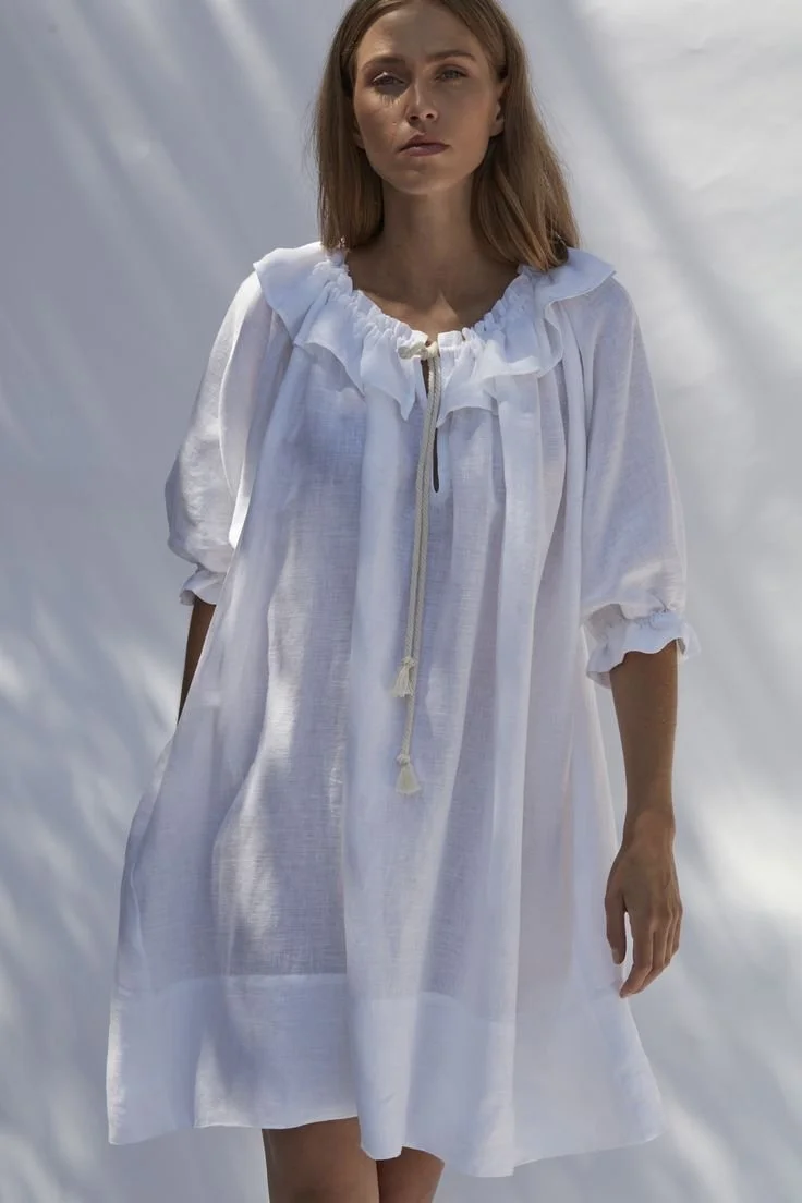 Frill collar dress | white linen