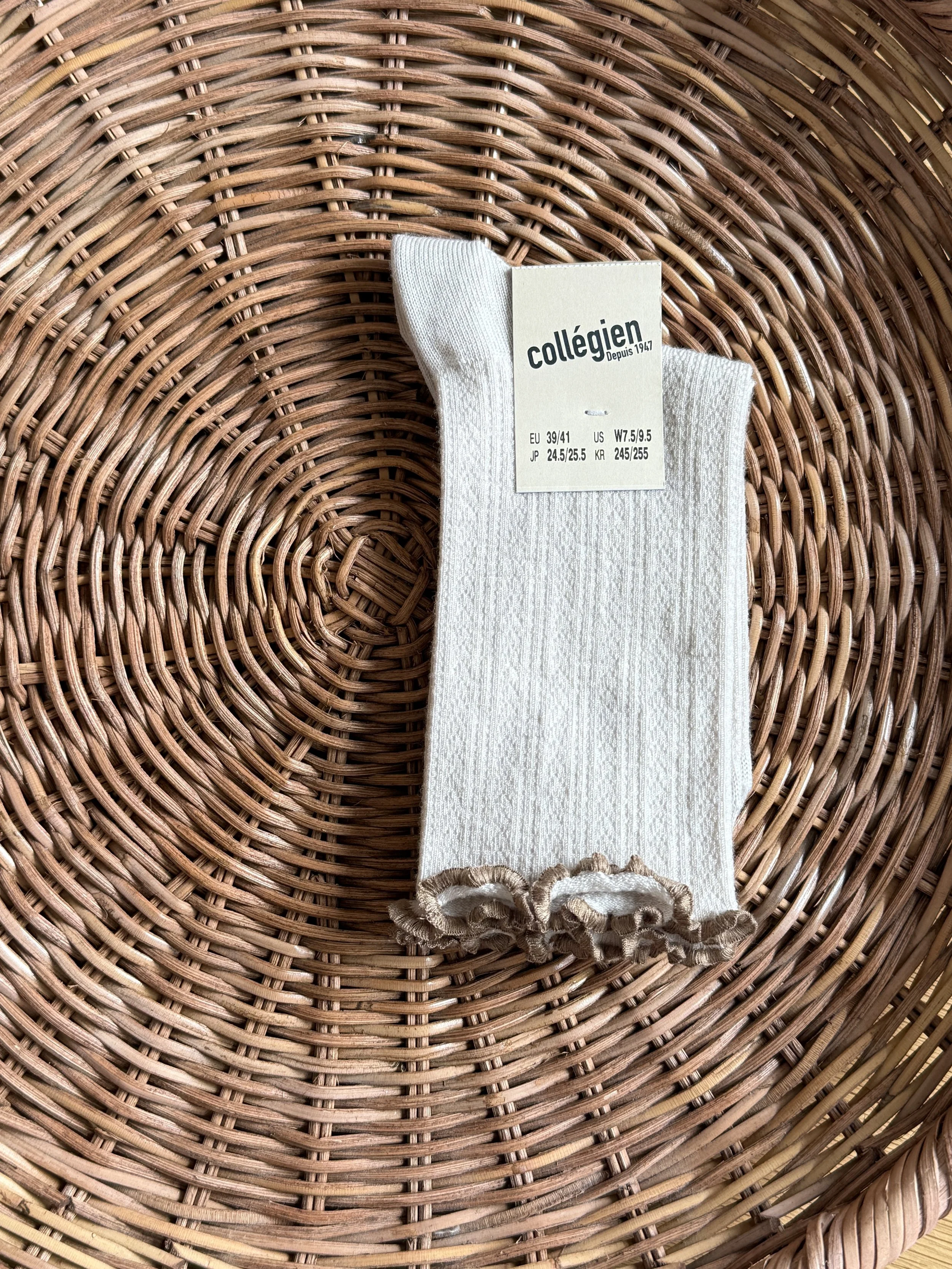 Merino frill socks | milk