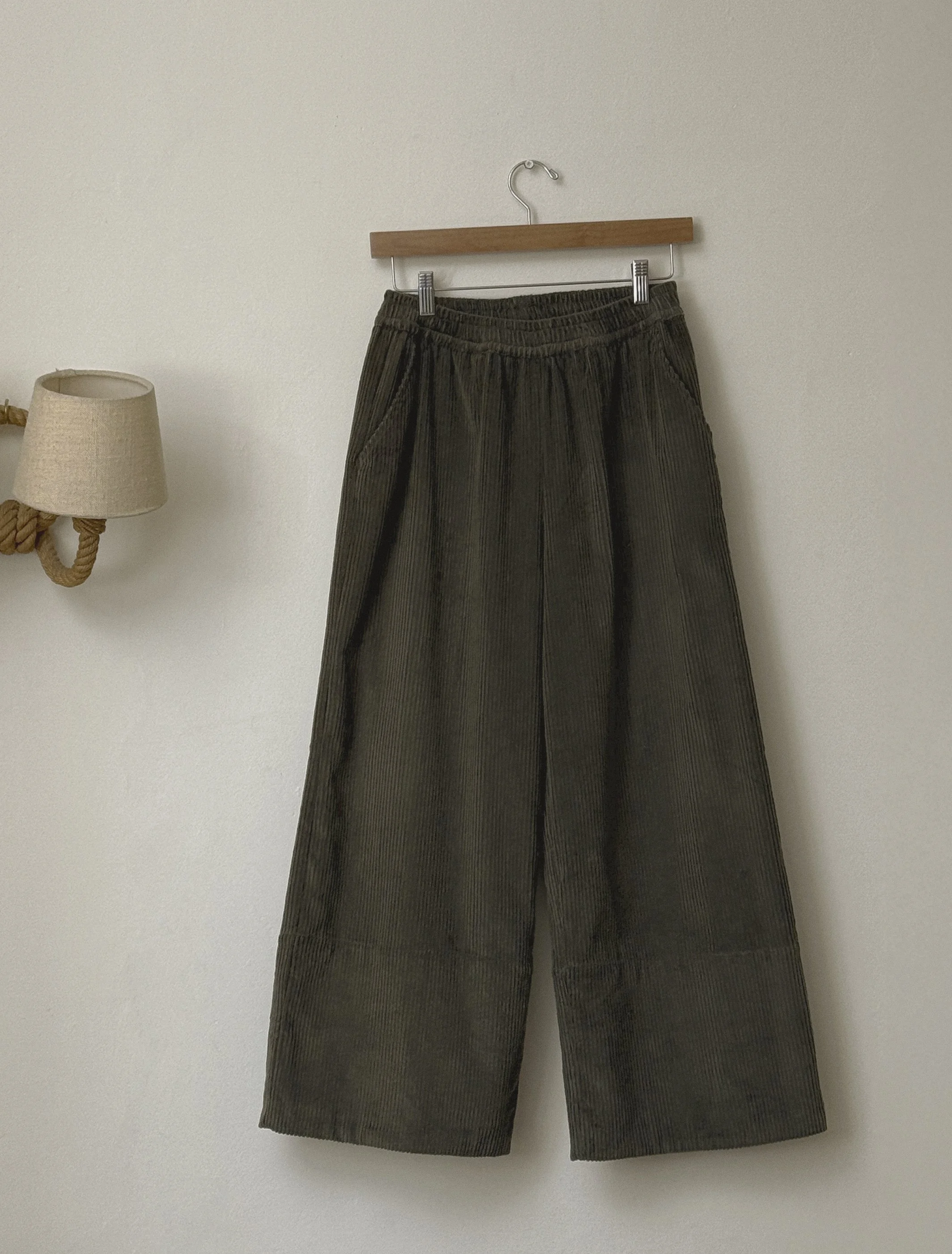 Wide hem piece trousers | forest
