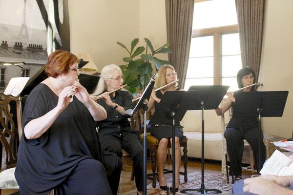Pipe Dreams Flute Quartet played four selections from Georges Bizet’s “Carmen,” (L-R) Rhondda Dayton, Paulie Davis, Nancy Marfisi and Katrina Curdy.