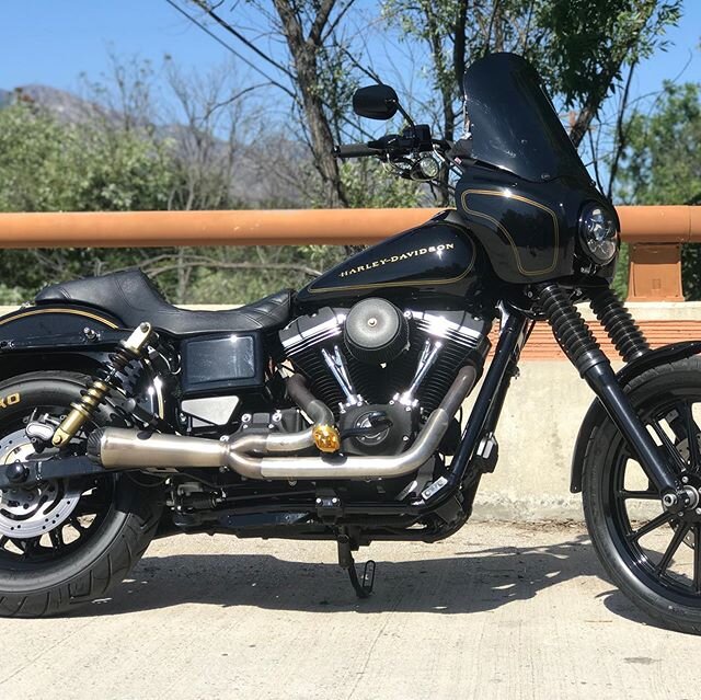 @scottrbarron Harley I did a custom paint job and pin striping on! Custom black metallic with a faded gold metallic pin striping. Turned out bad ass!!! Glad you like it buddy! #harleydavidson #harley #fxd #fxdx #fxr #soocustom #custompaint #oneofakin