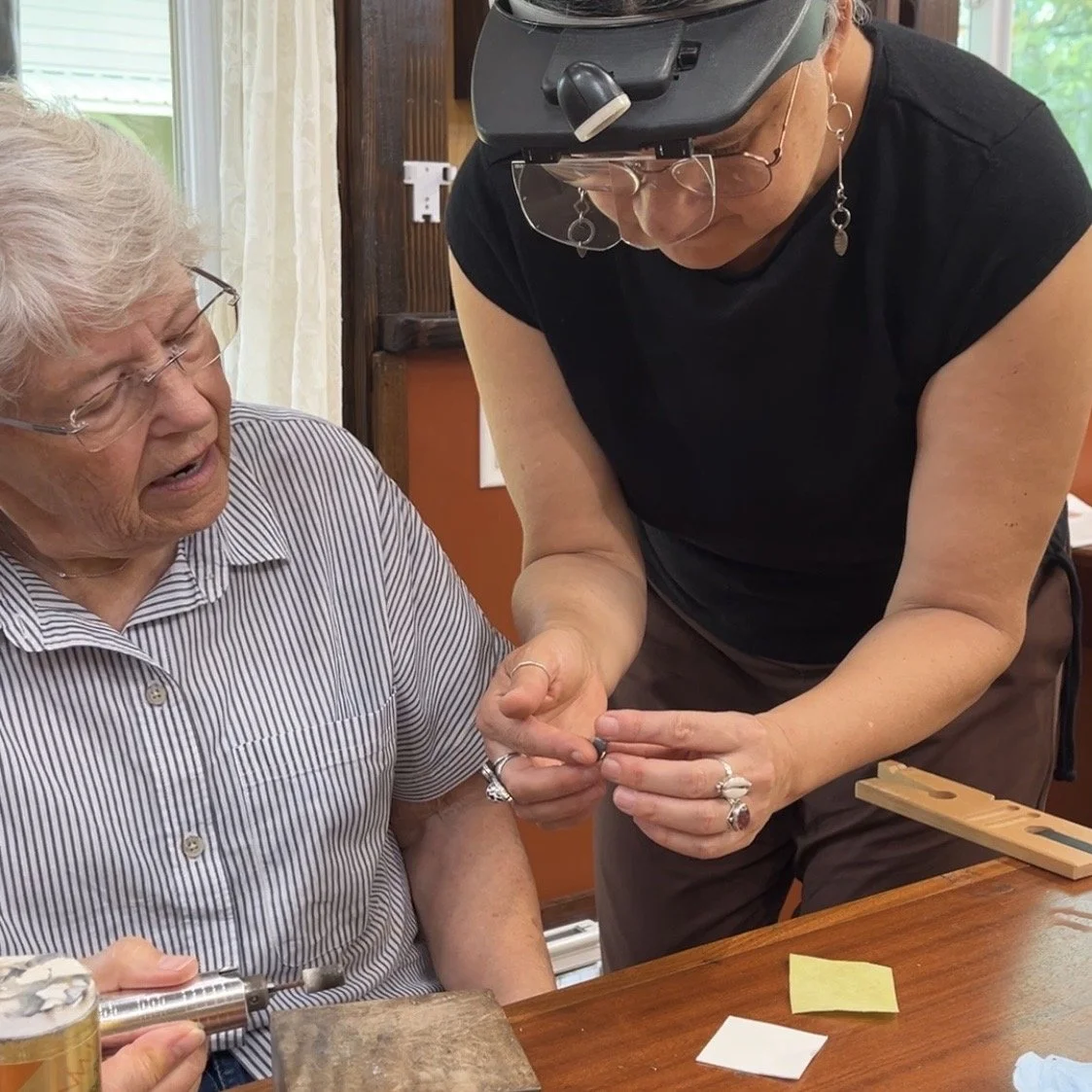 jewelry-instructor-teaching-student-ring-making-hilo-hawaii.jpg