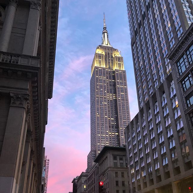 Only in NYC #sunsetnyc #empirestatebuilding