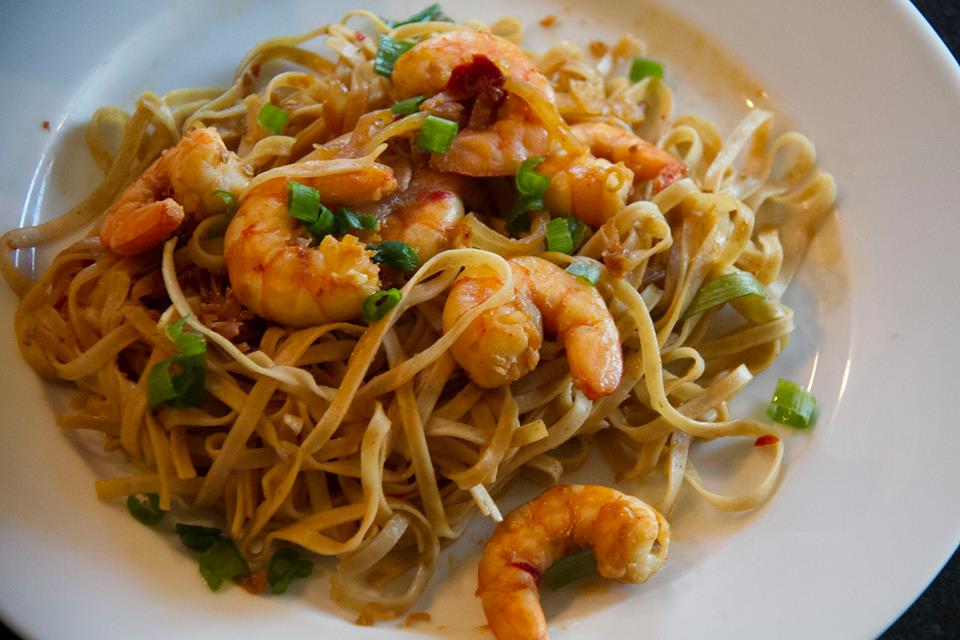 Fried Egg Noodle with Shrimp