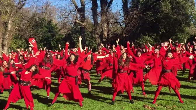 wuthering-heights-day-2016-adelaide-source-youtube-user-Fleurieu-Folk-Festival-671x377.jpg