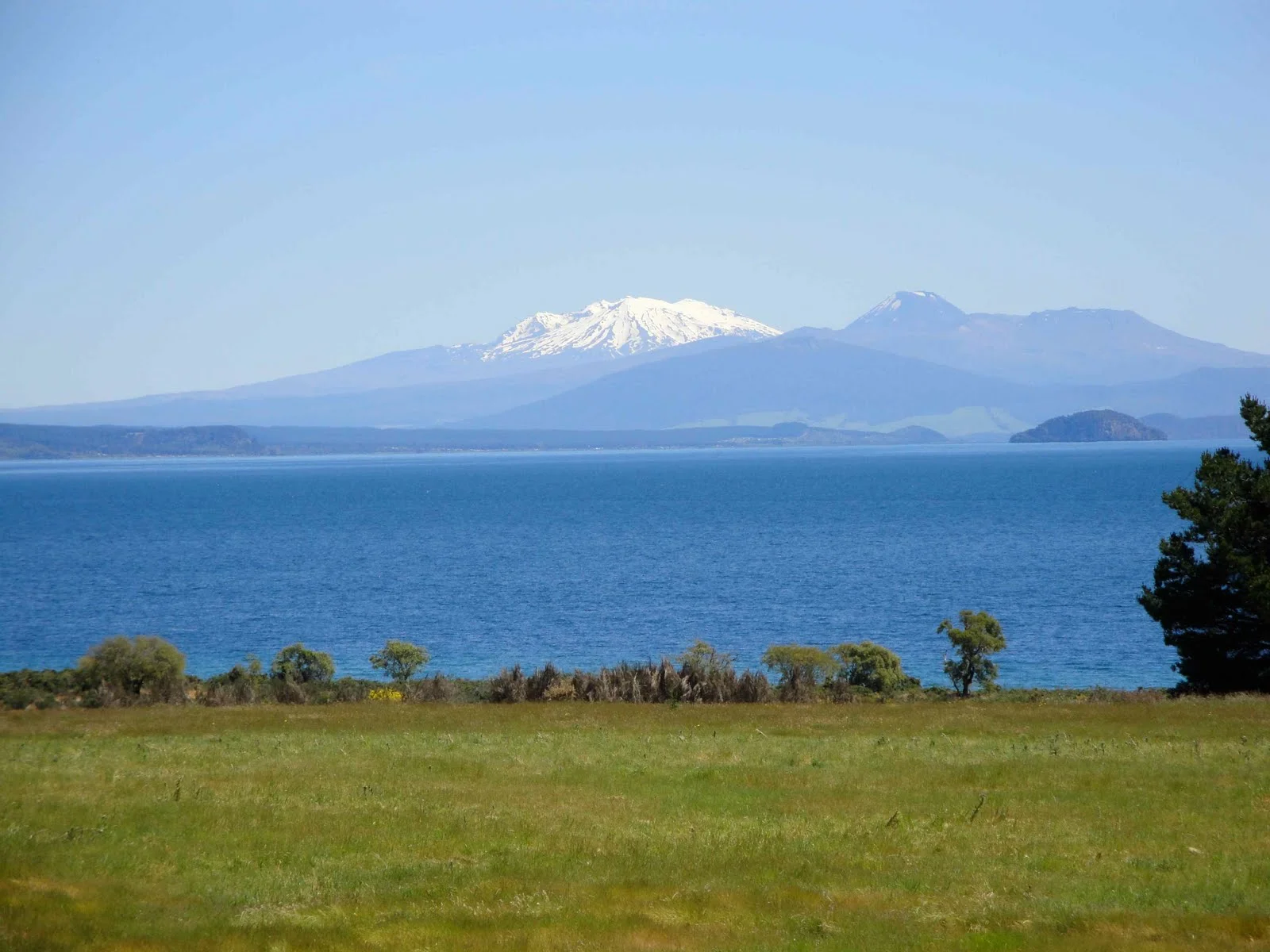 photo-mt-ruapehu-lake-taupo-new-zealand-37704-xl.jpg