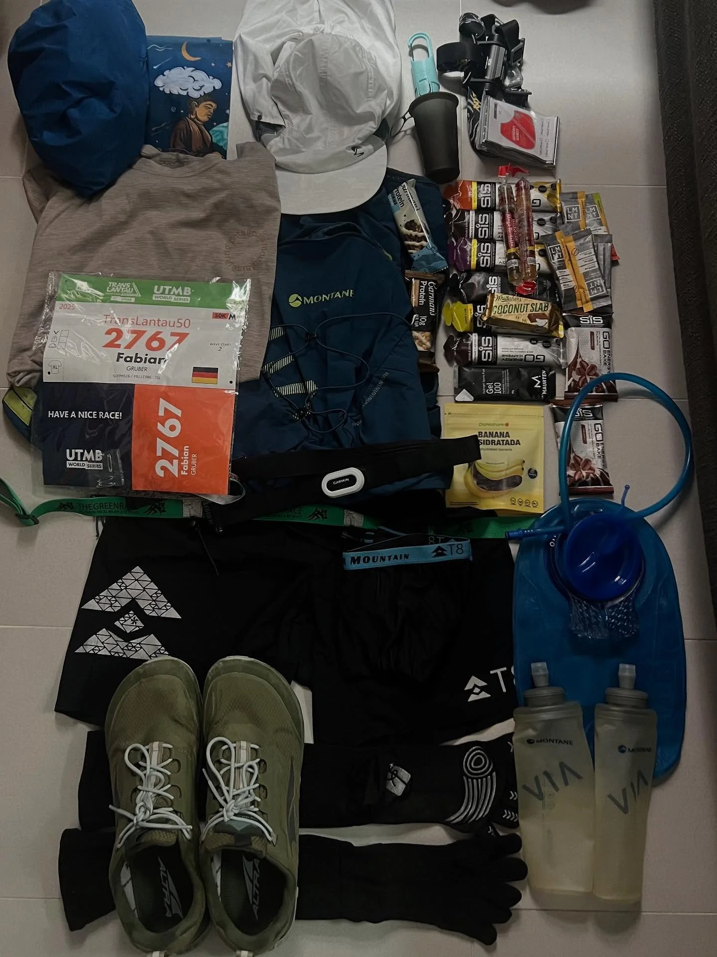Training was great, gear is ready: first race in @altrarunning Lone Peak All-Wthr , new @sundayafternoons_hats legion cap, new #patagonia shirt after I ripped the old one last year. @thenomadface for sun protection. @knitido kneehigh toesocks, @t8.ru