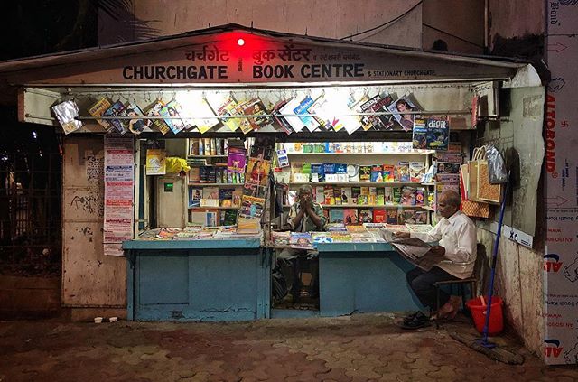Railway bookshop. Mumbai, India 2019.
.
.
#smallshops #dailynews #extraextra #india #iphonography #instatravel