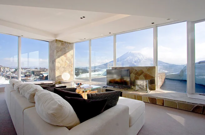 Japanese Penthouse: Kal Bragg