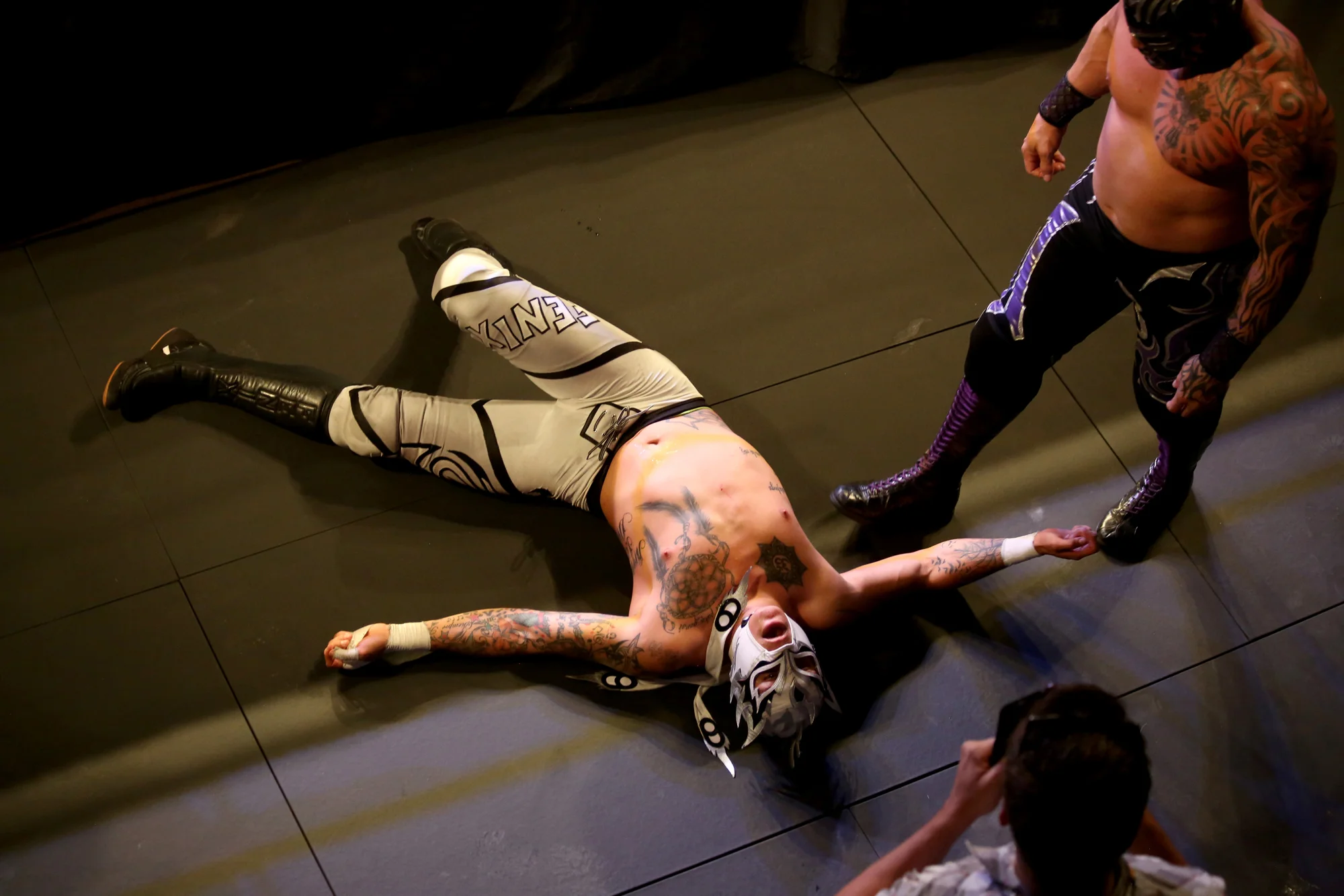 Lucha on the ground