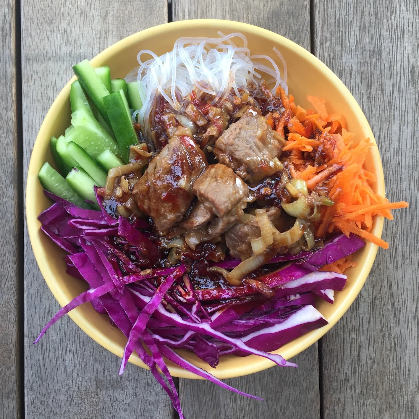 Healthy and easy beef noodle bowls
