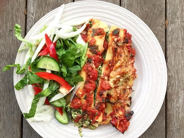 Delicious new recipe up on the blog - greens and ricotta cannelloni. Don’t mind the presentation, it’s delicious. Save this recipe and add it the dinner cycle next week, it’s great for a mid-week #meatfree meal. Enjoy!