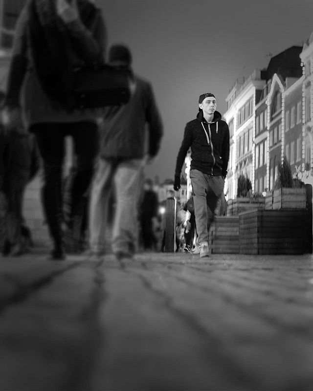 Walking the streetzzz
.
.
.
#London #urbanphotography #photography #city #monday #streetphotography #blackandwhite #monochrome #instagood #photooftheday #streetlife #lensculture #peopleinframe #peopleinthestreet #uk_shooters #urbanromantix #repostmyf