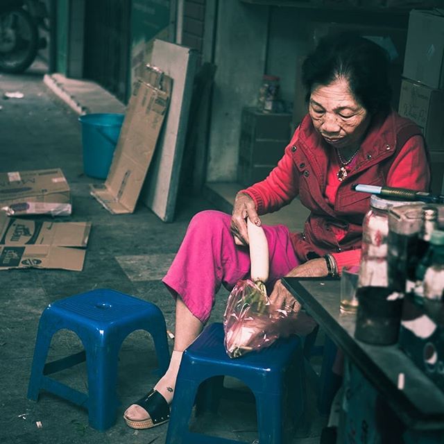 VIETNAM 🇻🇳 throwback and messing around with editing styles. .
.
.
.
#vietnam #hanoi #travels #travelphotography  #urban urbanphotography #urbanromantix #life_is_street #lensculture #theimaged #timeoutlondon #moodygrams #thelondonlifeinc #streetpho