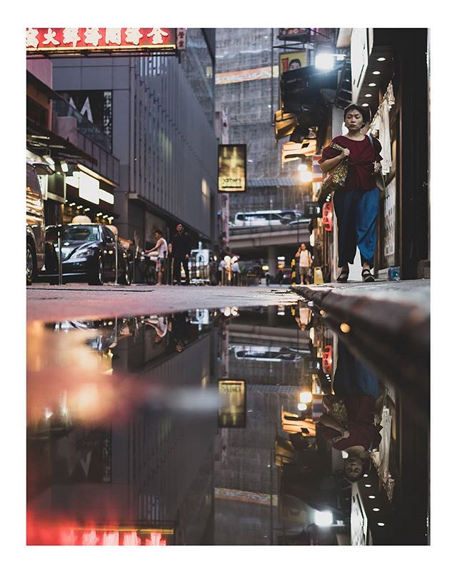 HONG KONG 🇭🇰
Street reflections
.
.
#hongkong #travels #travelphotography #urban #urbanphotography #urbanromantix #life_is_street #lensculture #theimaged #moodygrams  #streetphotography  #thestreetphotographyhub #colour #streethunters #fujifilm #wo