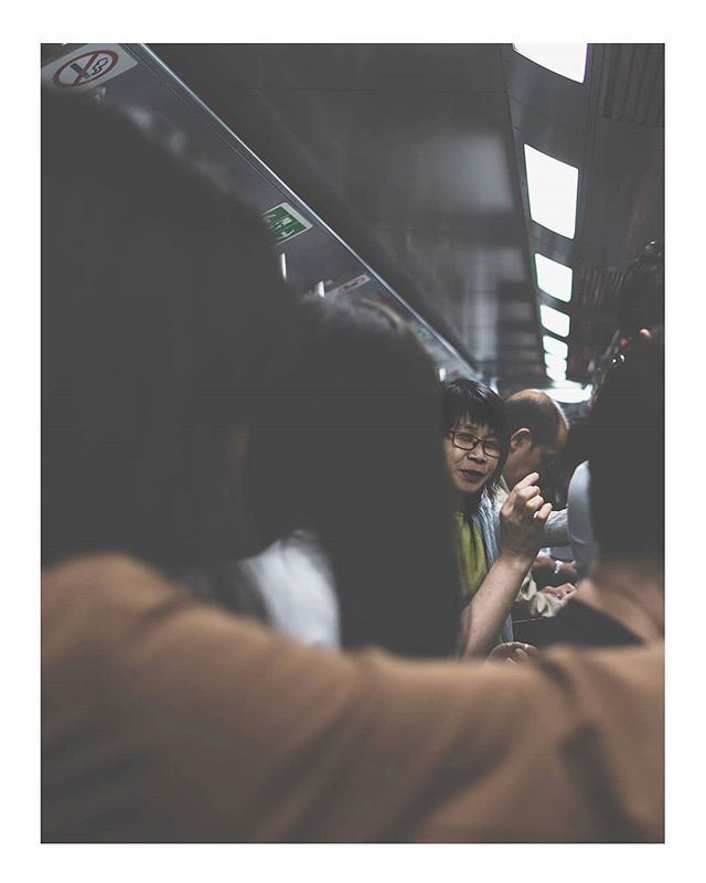 HONG KONG 🇭🇰
PEEK-A-BOO!
.
.
#hongkong #travels #travelphotography #urban #urbanphotography #urbanromantix #life_is_street #lensculture #theimaged #moodygrams  #streetphotography  #thestreetphotographyhub #colour #streethunters #fujifilm #world #pe