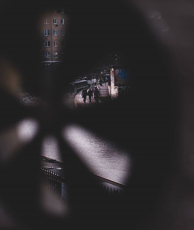 I see you...
.
.
.
#London #urbanphotography #photography #city #streetphotography #instagood #photooftheday #streetlife #lensculture #peopleinframe #peopleinthestreet #uk_shooters #urbanromantix #repostmyfuji #xt2 #ldn4all_whome #ldn #shoreditch
