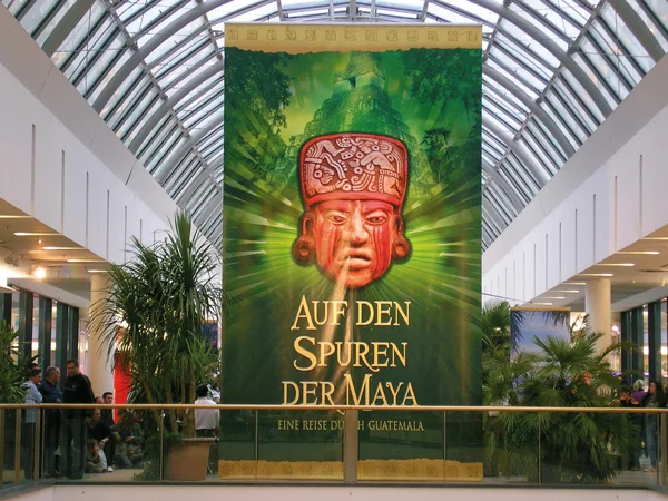 weckert_RIA_Maya_Ausstellung3_600px.jpg