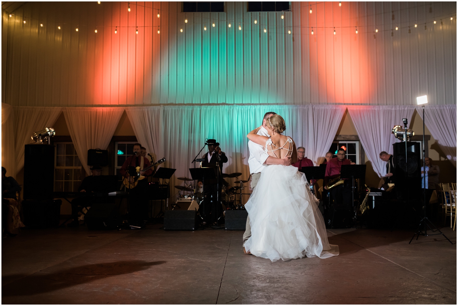 Minnesota-Wedding-Venue- Chaska-MN-Rustic-Barn-Weddings_0612.jpg