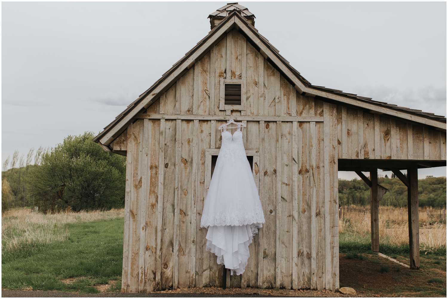 bride’s wedding gown