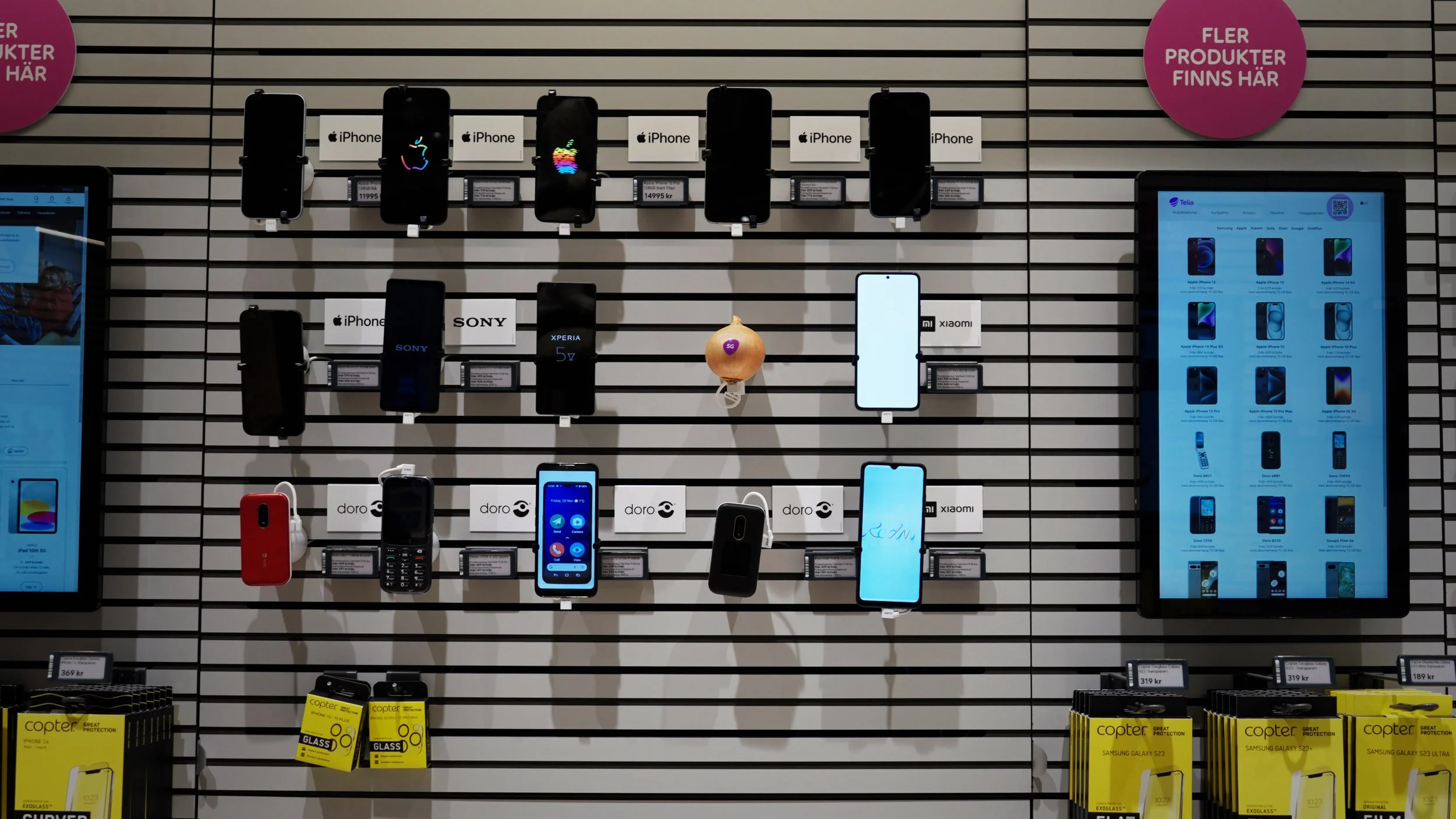 5G onion_instore amongst smartphones.jpg
