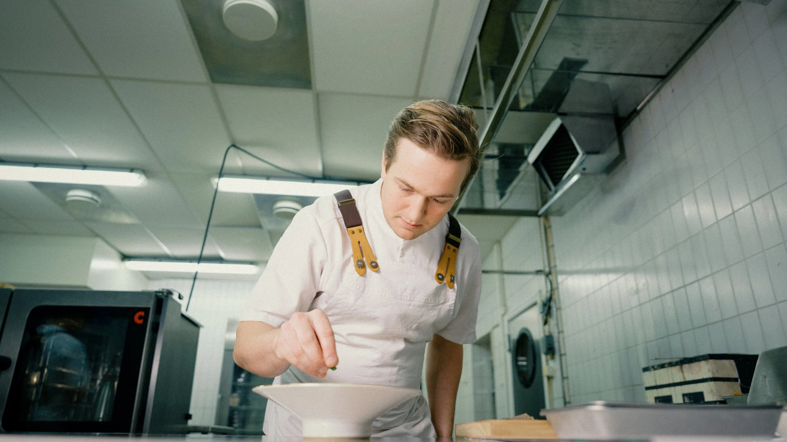  Gustav Leonhardt, one of Sweden’s top chefs, created a full 5G Onion menu for the press event. 