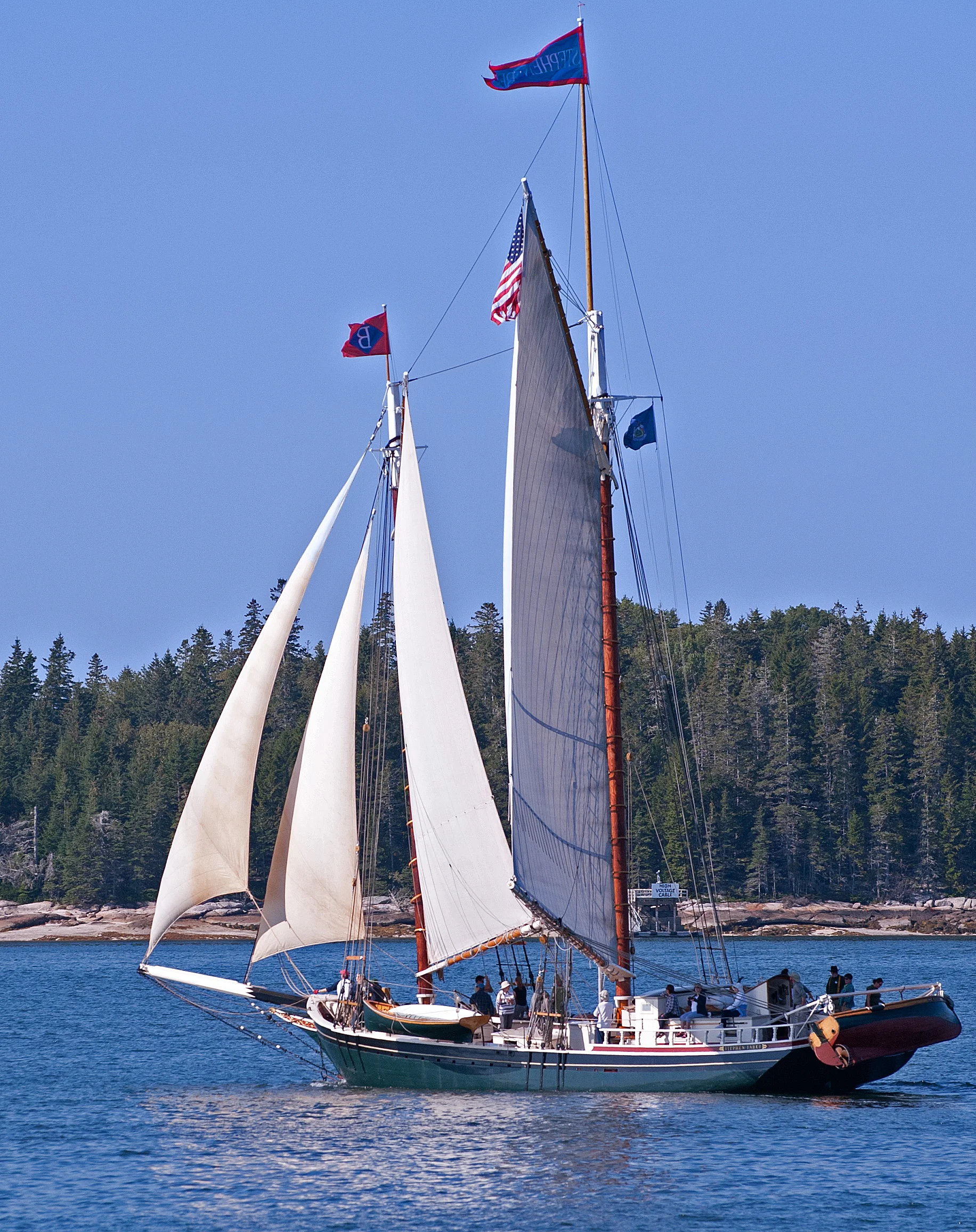 (© 2015 R J Leighton)