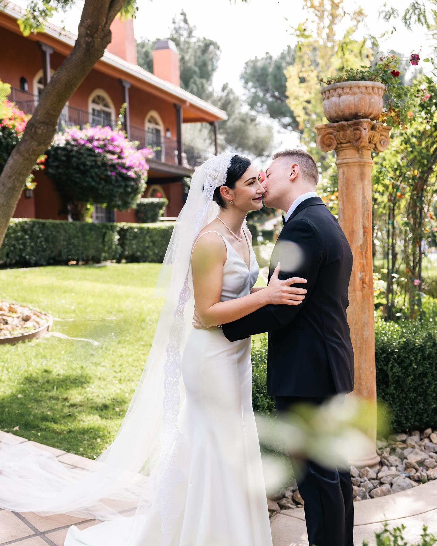 MR AND MRS CAPONE 🤍

Venue&nbsp;@spanishhillsspecialevents
Coordination @aoeventplanning
DJ&nbsp;@gtzentertainment
Flowers&nbsp;@westlakeflorist
Cake&nbsp;@patycakes
Dress&nbsp;@vowweddings
HMU&nbsp;@blissbridalbeauty