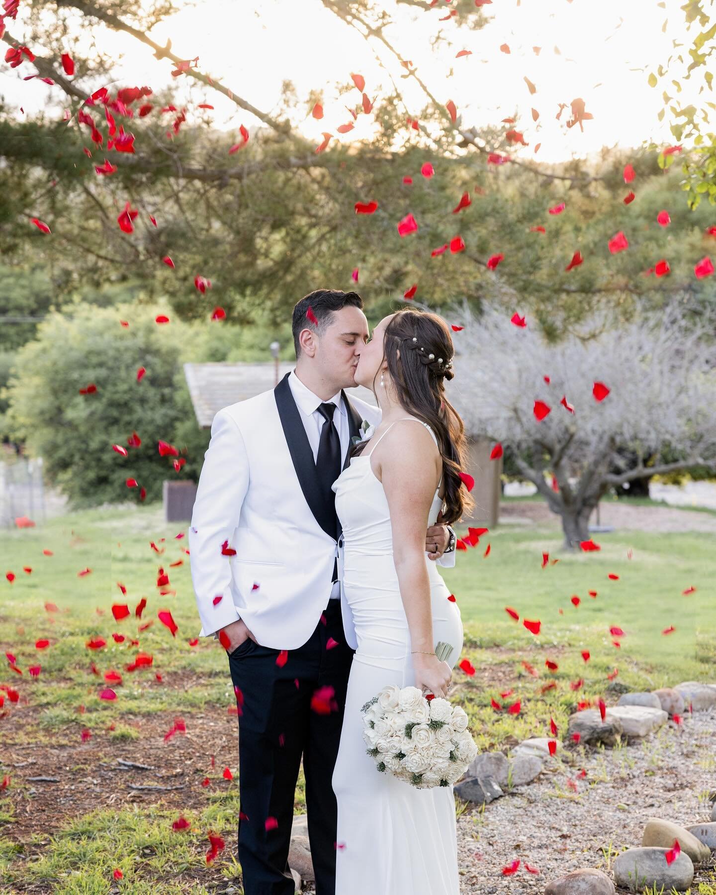 Mr + Mrs Michael 

To know them is to love them. Their kind hearts, their contagious smiles, every single thing about them puts you at ease. Makes you feel loved. These two had the most stunning day that I will never forget.

Thank you from the botto