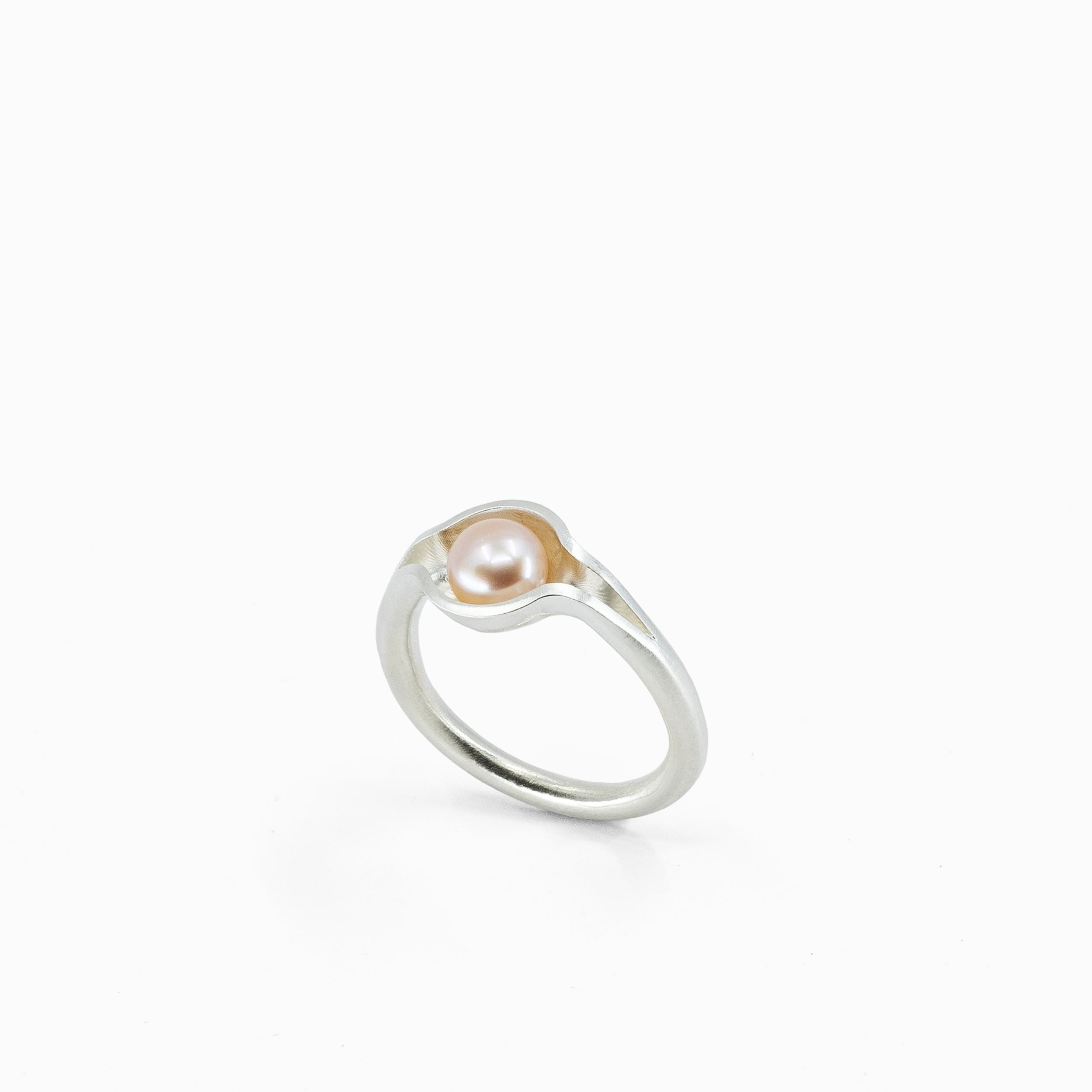Silver PERLA ring with freshwater pearl designed for 0.25 jewellery collaboration