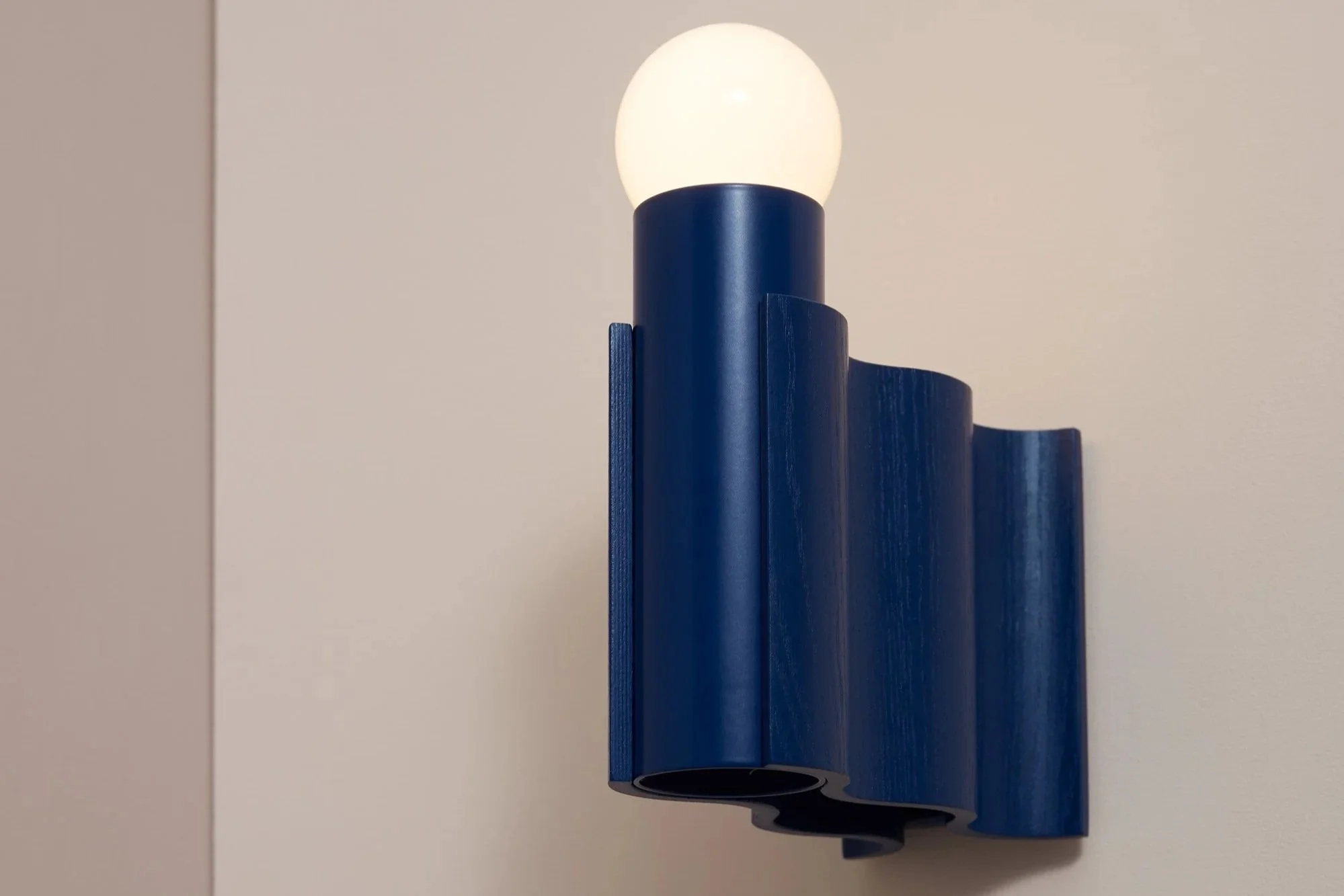 Blue Corrugation wall light as an uplighter