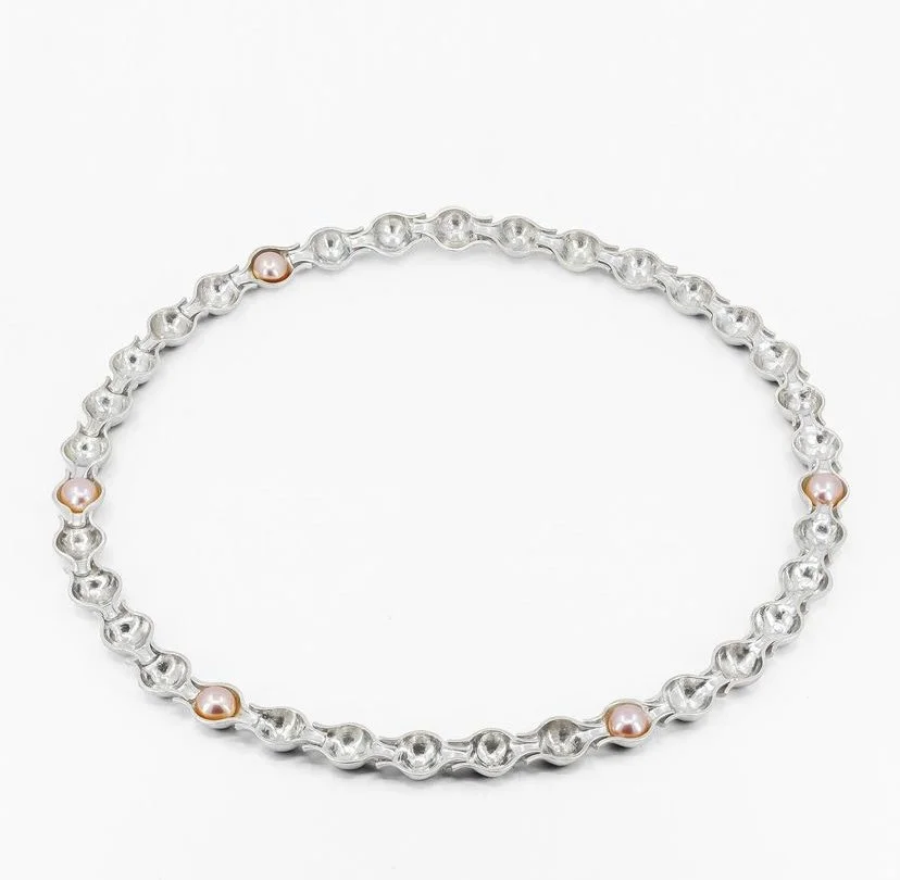 PERLA necklace in recycled silver with blush freshwater pearl accents arranged in circular form