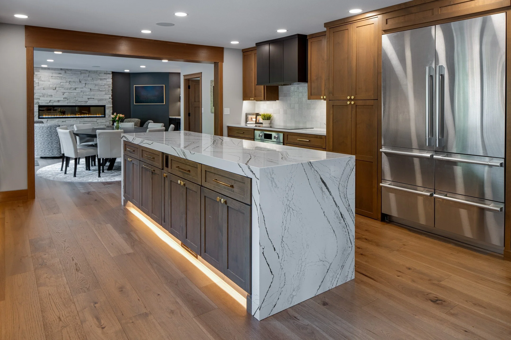 There&rsquo;s nothing like the holidays spent in a home made for gathering. This kitchen brings it all together with beautiful cabinetry design, smart function, and plenty of space for family and friends.🎄

Designed &amp; contracted by: @lighthouse_