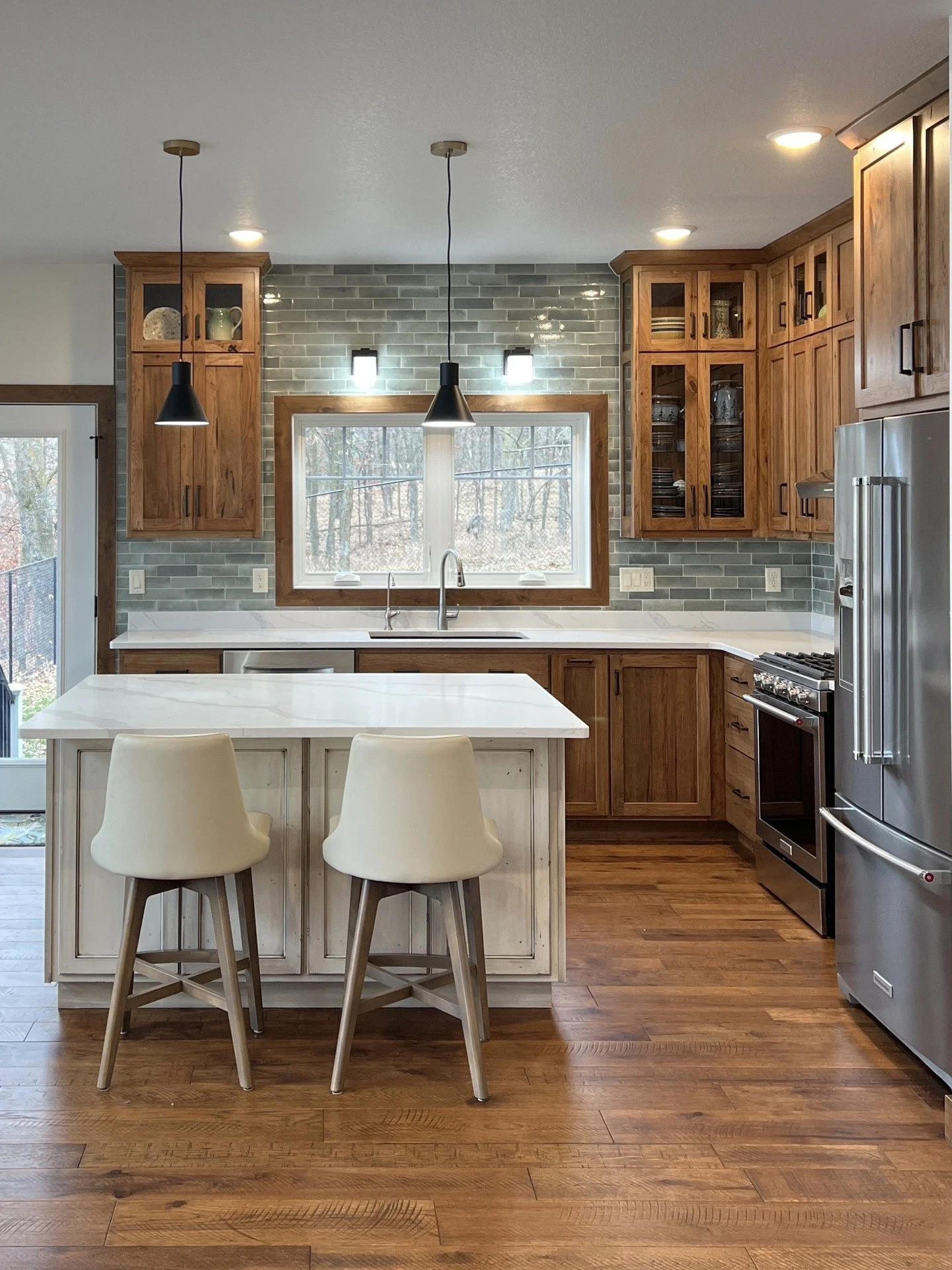 Cozy yet functional, this charming kitchen pairs earthy hues with a creamy island for effortless style and flow. Even with limited space, this kitchen feels warm, open, and inviting.

#CozyKitchen #customcabinetry #woodwork #KitchenDesign #compactdes