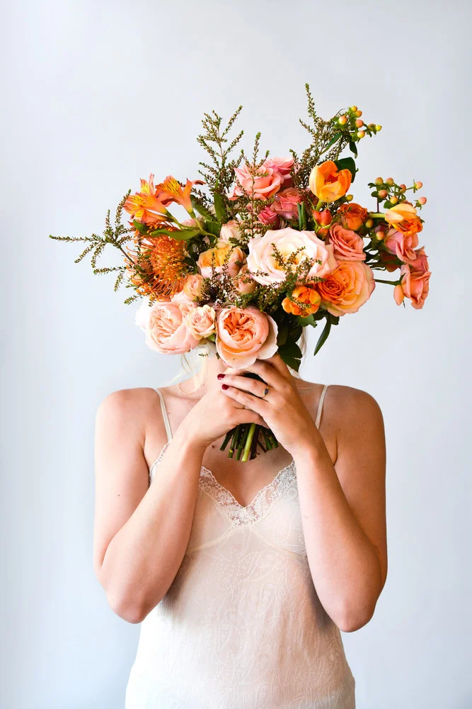 the-right-way-to-match-your-wedding-makeup-to-your-bouquet-how-to-make-wedding-bouquet-peach-595f8f7d4a84771241969bb3-w1000_h1000.jpg