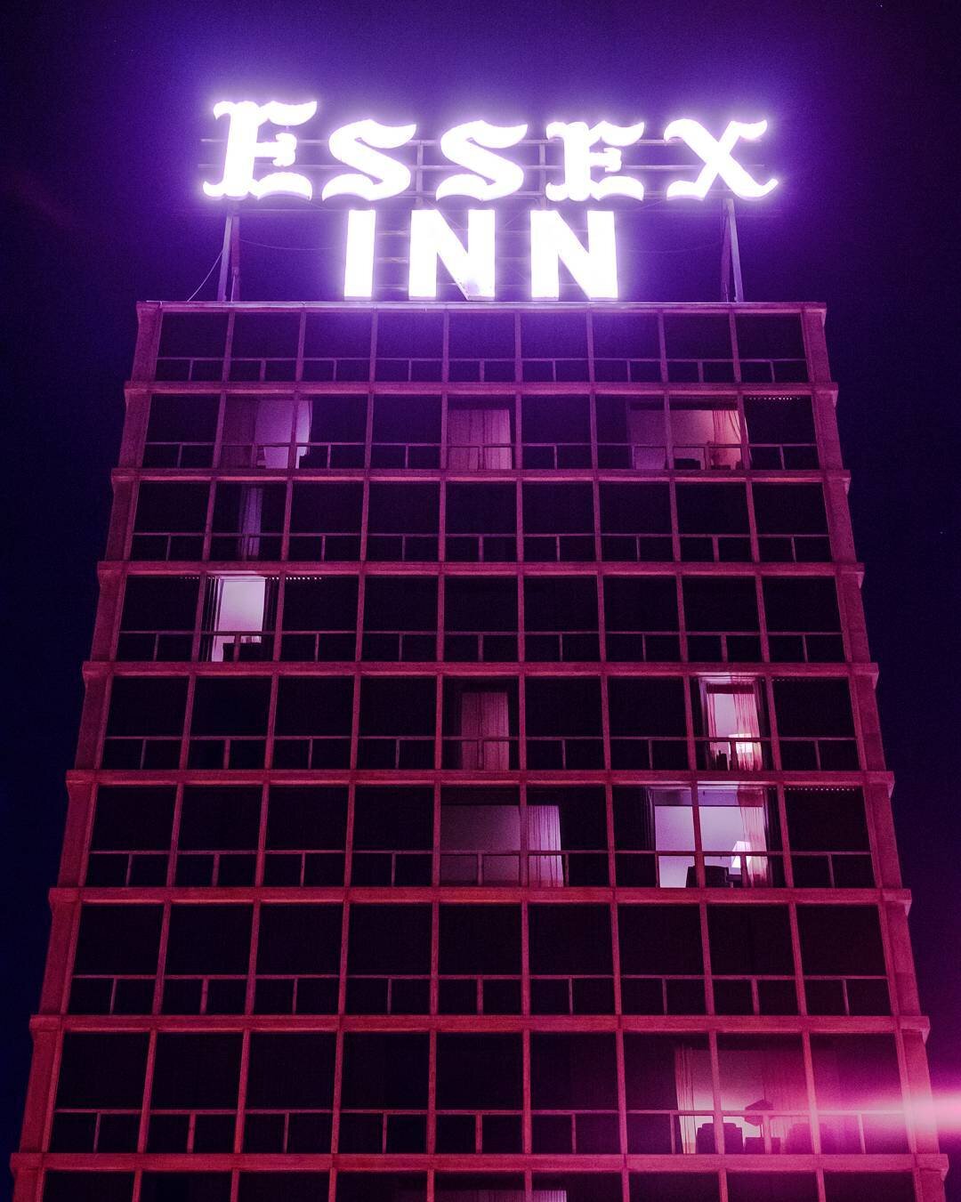 Essex Inn. // #hotel #chicago #neon #night