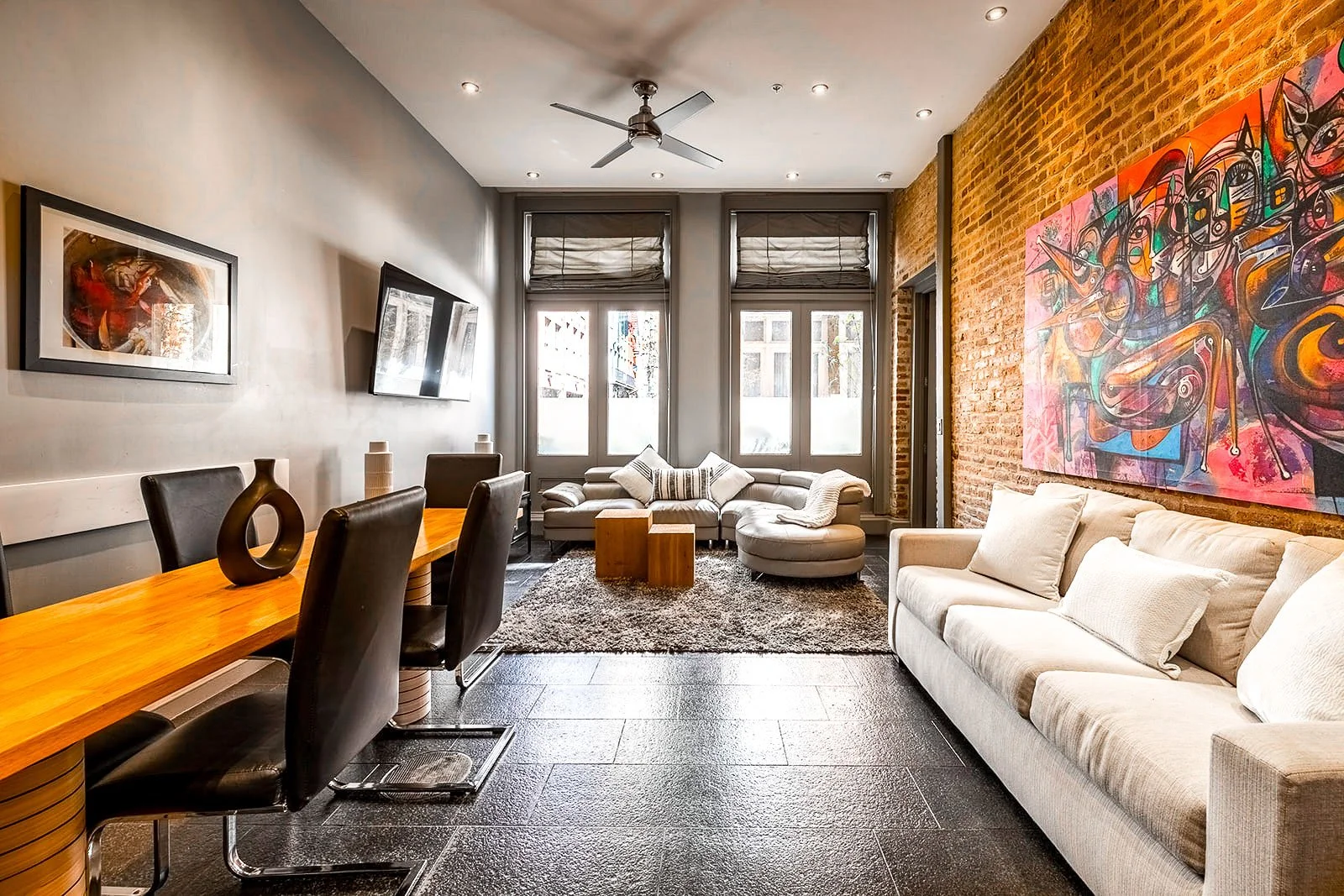 Suite 1101- Living, pullout sofa, dining