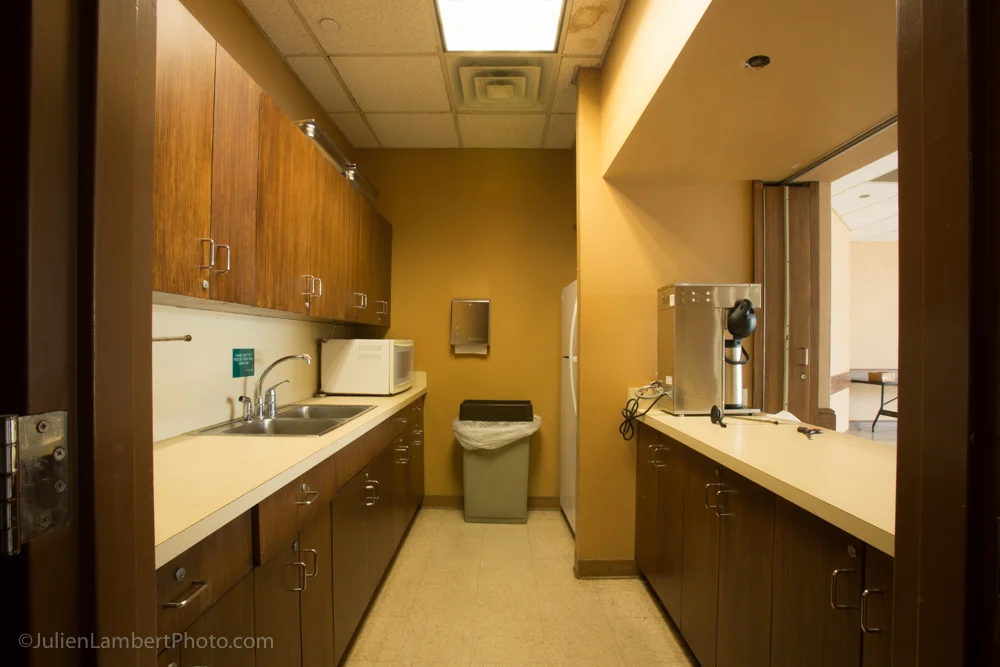 A kitchenette is attached to both sides of the Redbud (Camellia and Azalea Rooms)