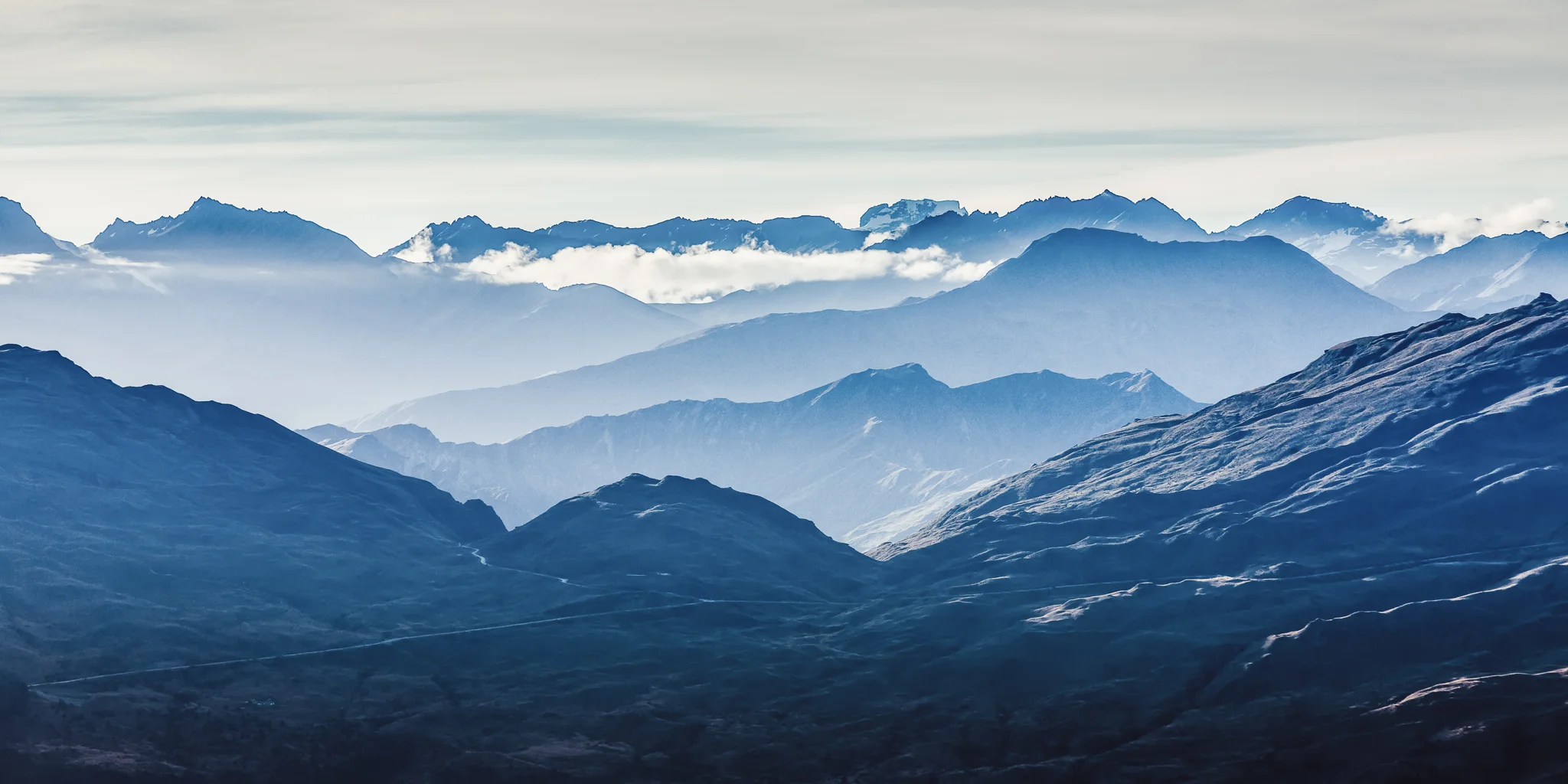 new-zealand-landscape-queenstown-southern-alps-mountain-layers.jpg